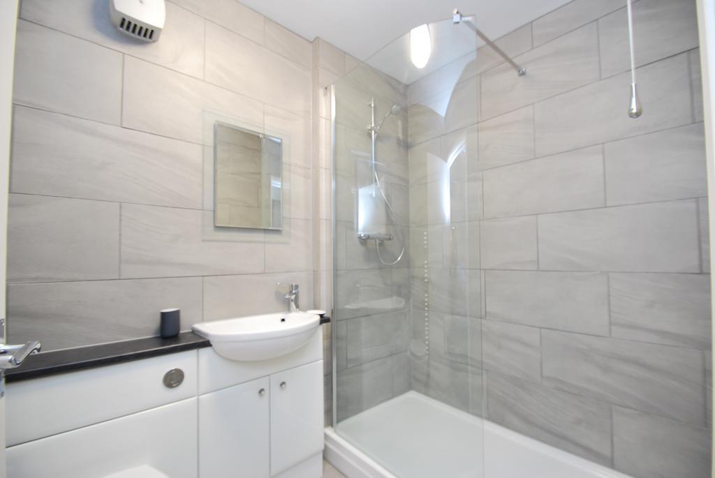 Elmbrook Apartment Bath Exterior photo